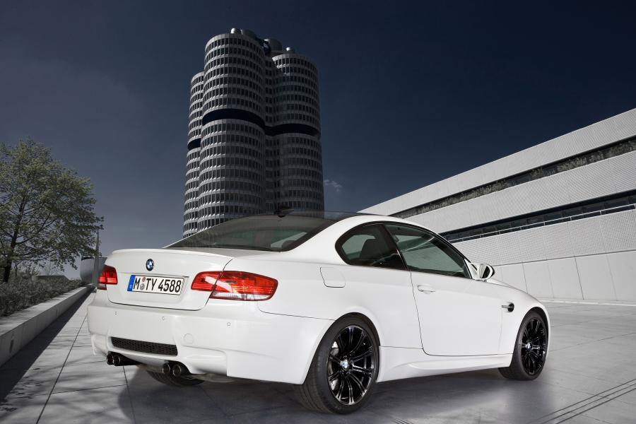  BMW M3 Edition Alpine White 2009 года  (фото 3 из 3)